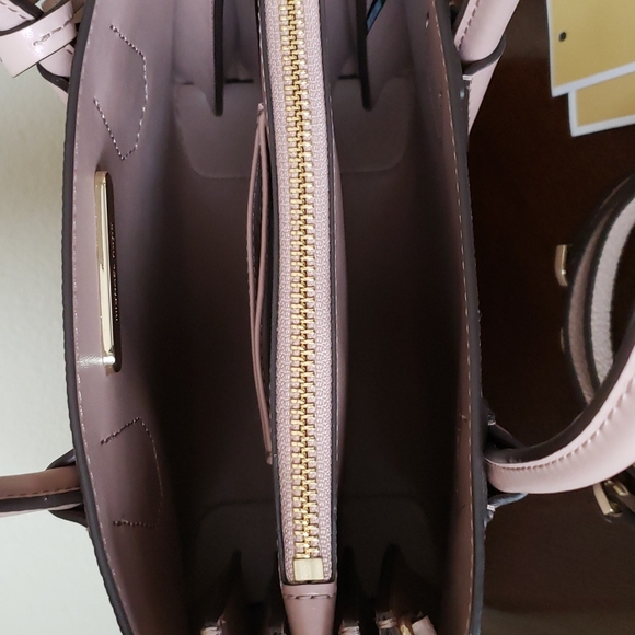 ๐ธ Michael Kor Bag ๐ธ - Picture 3 of 5